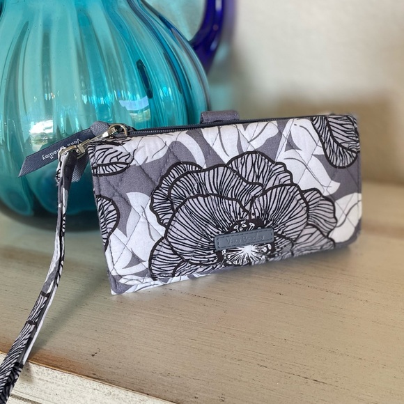 VERA BRADLEY SMART PHONE RFID WALLET WRISTLET NEW WITH TAGS IN GRAY AND WHITE - Picture 2 of 5